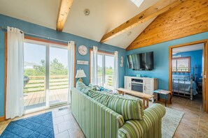 TV - C9010 The Swan Shack. 4x4 Beach/Oceanside, Pool/Hot Tub, Theater, Private! (Carova Beach)