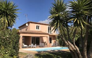 Exterior - Renovated 150m2 air-conditioned villa with swimming pool close to beaches (Carqueiranne)