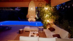 Outdoor dining - Renovated 150m2 air-conditioned villa with swimming pool close to beaches (Carqueiranne)