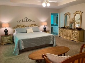 2 Schlafzimmer, Schreibtisch, Bügeleisen/Bügelbrett, kostenloses WLAN