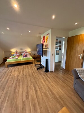 In-room safe, free WiFi, bed sheets