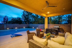 屋外ダイニングエリア