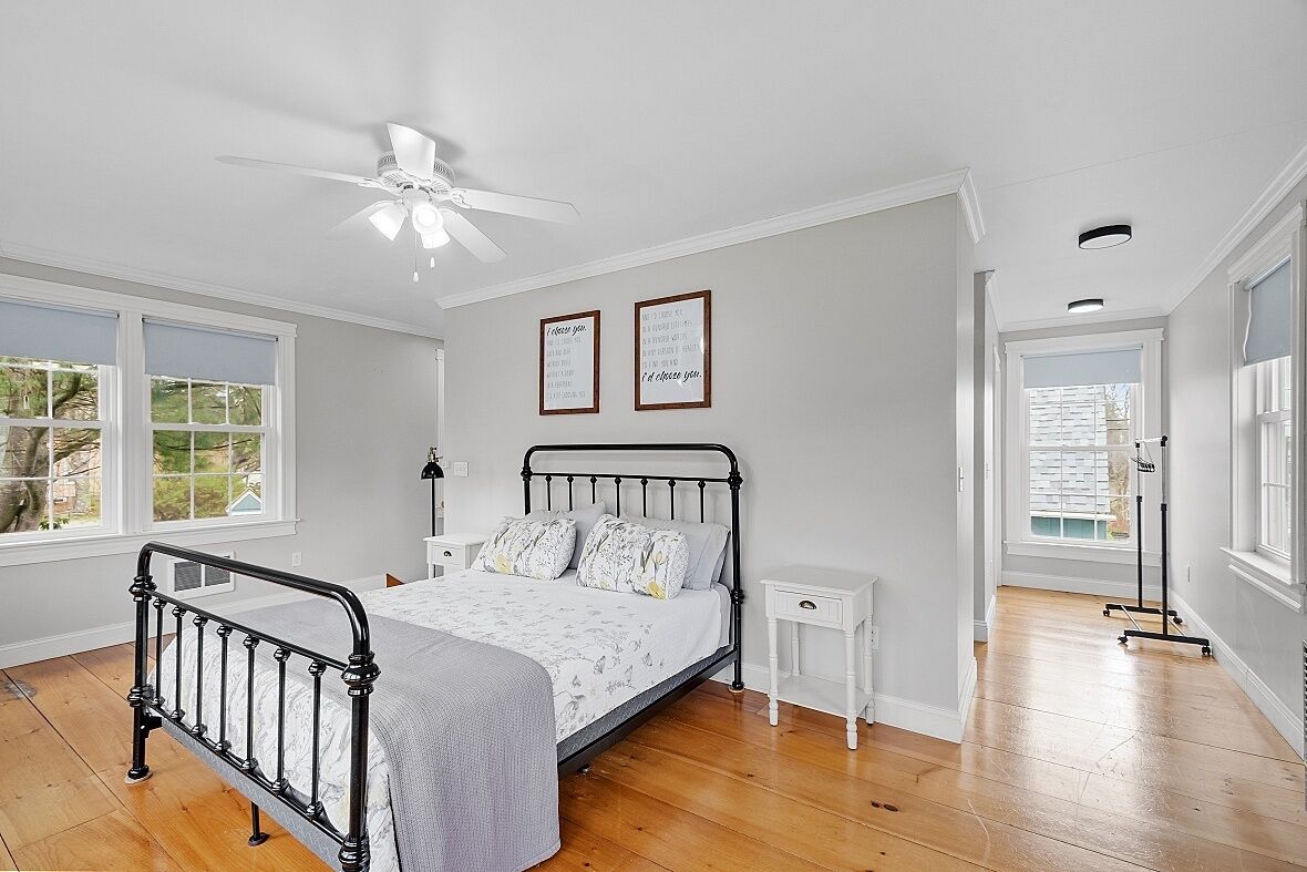 5 bedrooms, iron/ironing board, free WiFi, bed sheets