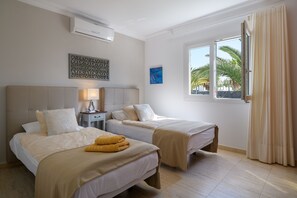 3 bedrooms, in-room safe, iron/ironing board, WiFi