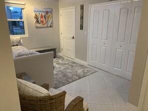2 bedrooms, desk, iron/ironing board, free WiFi - Riverfront Luxury Hideaway (Sebastian)