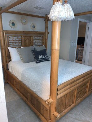 2 bedrooms, desk, iron/ironing board, free WiFi - Riverfront Luxury Hideaway (Sebastian)