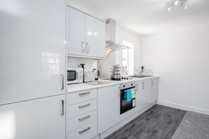 Private kitchen - Elthorne Luxury Apartments  EL3 (Greater London)