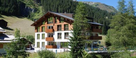 المنشأة من الخارج