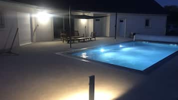 Outdoor pool, a heated pool