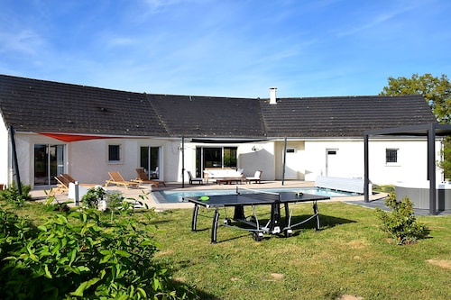 La maison du grand champ avec piscine proche du PAL
