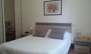 4 bedrooms, iron/ironing board