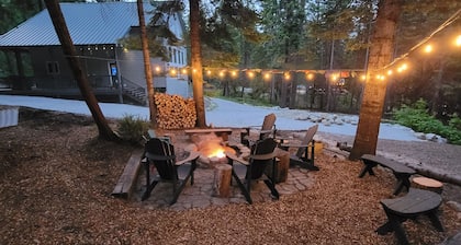 Luxe family and pet friendly chalet in private, forested setting