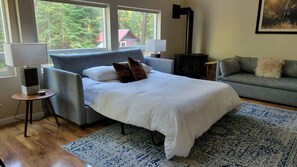 3 bedrooms, desk, iron/ironing board, travel cot