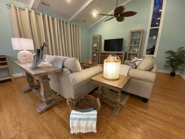 Smart TV, fireplace, DVD player, books