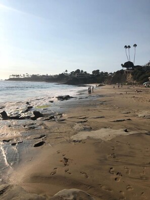 Beach nearby, sun-loungers, beach towels