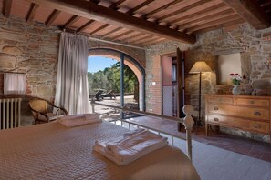 4 bedrooms, iron/ironing board, WiFi - Podere Vecciale' estate (Cavriglia)