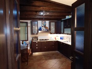 Kühlschrank, Ofen, Herdplatte, Geschirrspüler