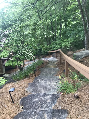 BEAUTIFUL GUEST HOUSE NEAR THE SMOKEY MOUNTAINS. PROPERY IS FOR VACATION.