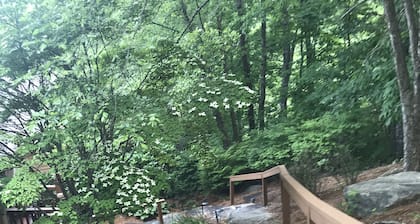 BEAUTIFUL GUEST HOUSE NEAR THE SMOKEY MOUNTAINS. PROPERY IS FOR VACATION.