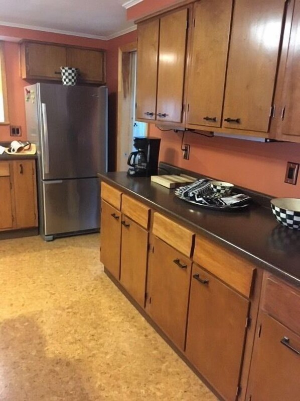 Interior - Steps to the Lake and myers park (Lansing)