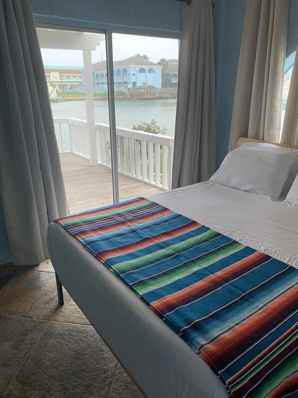 4 bedrooms, desk, iron/ironing board, free WiFi