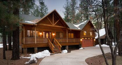 CUSTOM BUILT HOME IN THE HEART OF PINETOP- FENCED-PETS WELCOME