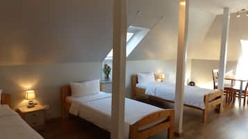 Economy Triple Room | Free WiFi, bed sheets
