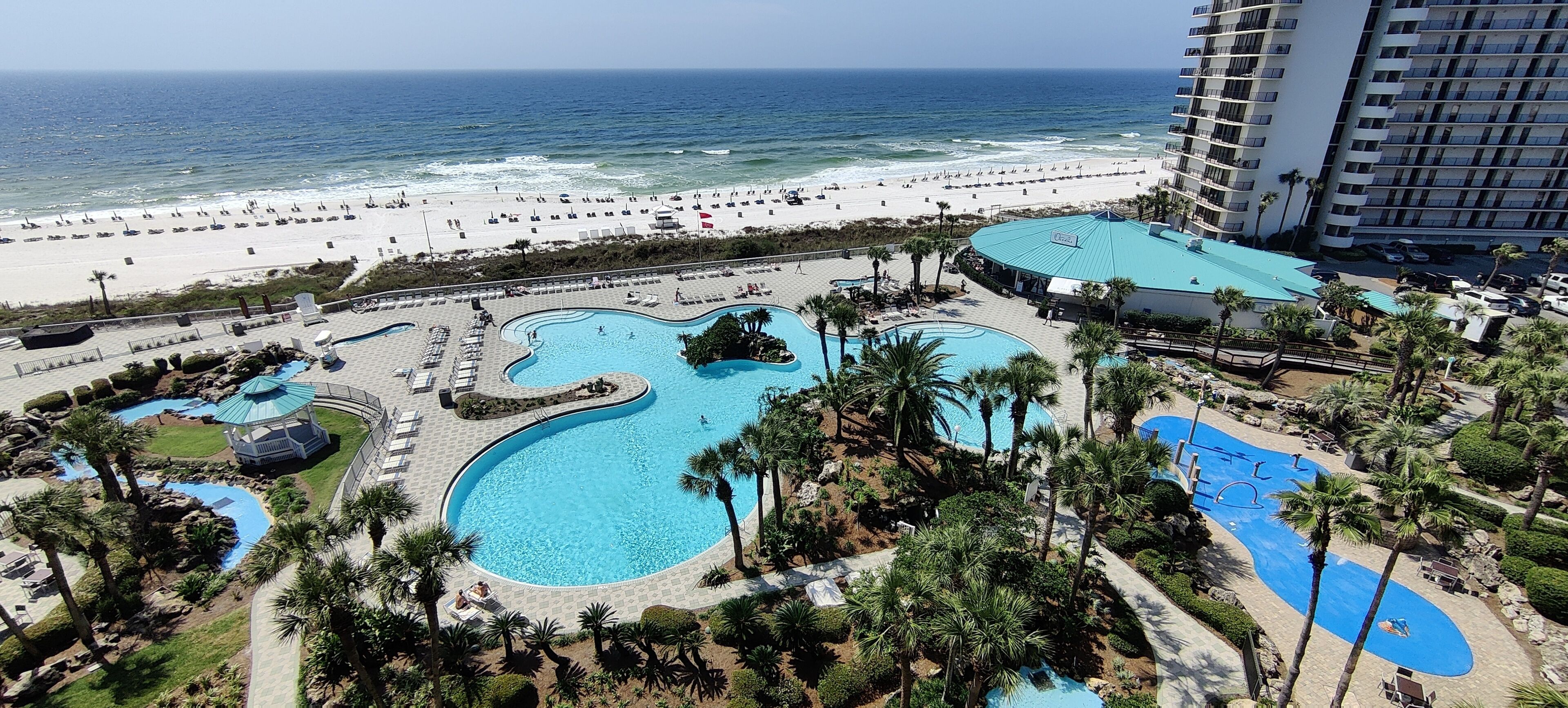 Utendørsbasseng og et oppvarmet basseng