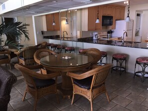 Dining - Beach front overlooking resort pool. Tower 1, Unit 804 (Panama City Beach)