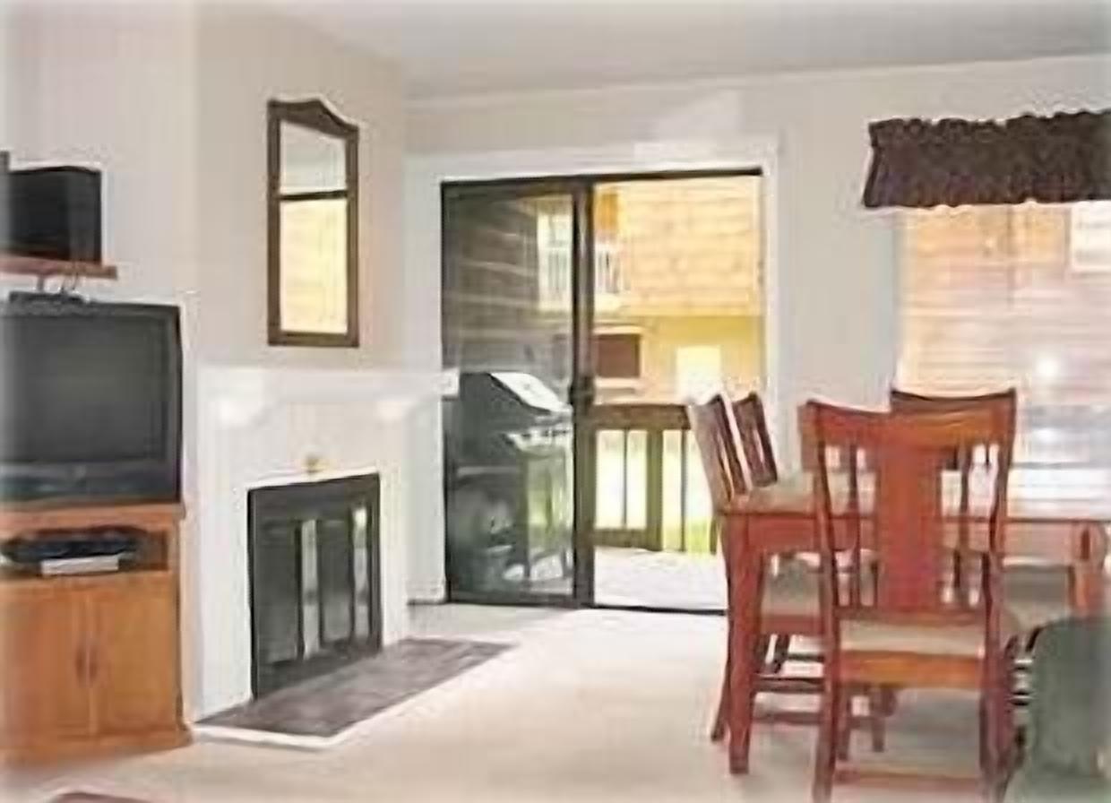 Best Vail Deal !! - 2 BR/2 BA Heated Outdoor Pool & 2 Hot Tubs