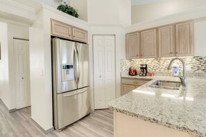 冰箱、微波炉、烤箱、炉灶