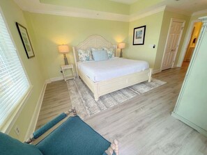 3 bedrooms, travel cot, WiFi, bed sheets - Sandy Feet Retreat-Penthouse- Included Golf Cart (Daufuskie Island)