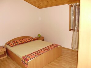 2 bedrooms, iron/ironing board