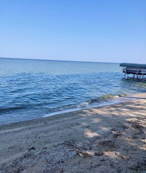 Plage, chaises longues