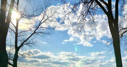 WATERFRONT HOME. Gorgeous Sunsets. Sleeps 5! 25 minutes to Lambeau. 5 star!