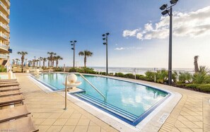 Piscine extérieure, piscine à débordement