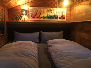 2 bedrooms, WiFi (free), bed sheets