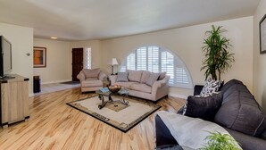 A living room with two sofas, a coffee table, and a TV. - PET FRIENDLY IN QUIET NEIGHBORHOOD! (Tempe)