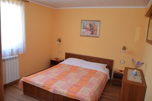 3 bedrooms, iron/ironing board