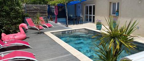 Een verwarmd zwembad