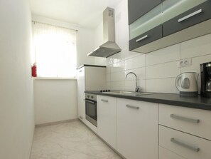 Refrigerador, horno, placa de cocina