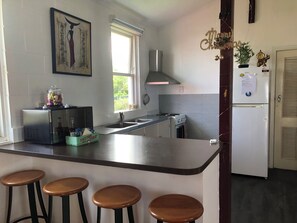 Køleskab, mikrobølgeovn, ovn, kogeplade