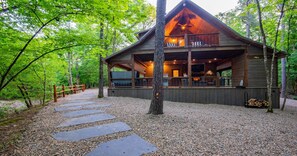 Property grounds - Up A Creek – Elegant, High-End Designs - Outdoor Living - Perfect for Relaxation (Broken Bow)