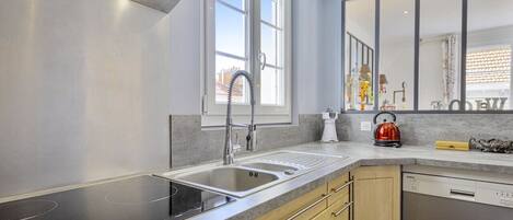 Fridge, microwave, oven, dishwasher