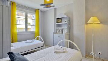 2 bedrooms, iron/ironing board, WiFi, bed sheets