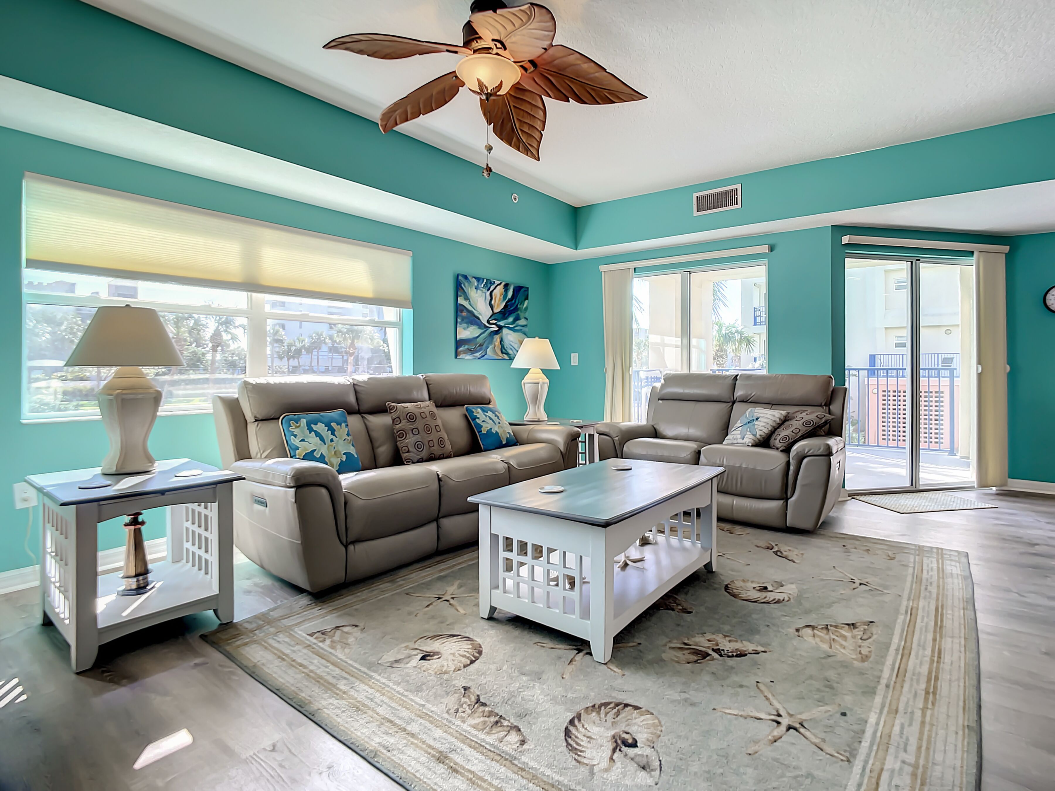 Una televisión de pantalla plana