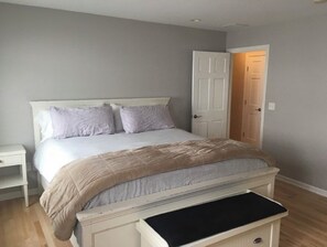 4 habitaciones, tabla de planchar con plancha, wifi y ropa de cama 