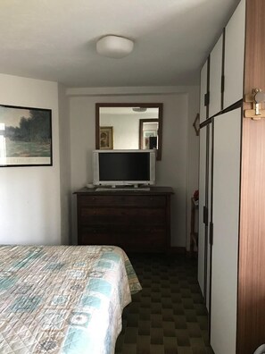 3 Schlafzimmer, Bügeleisen/Bügelbrett