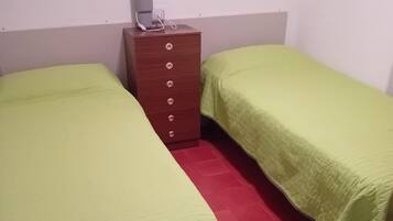 3 Schlafzimmer, Bügeleisen/Bügelbrett