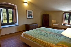 4 Schlafzimmer, Schreibtisch, Bügeleisen/Bügelbrett, WLAN